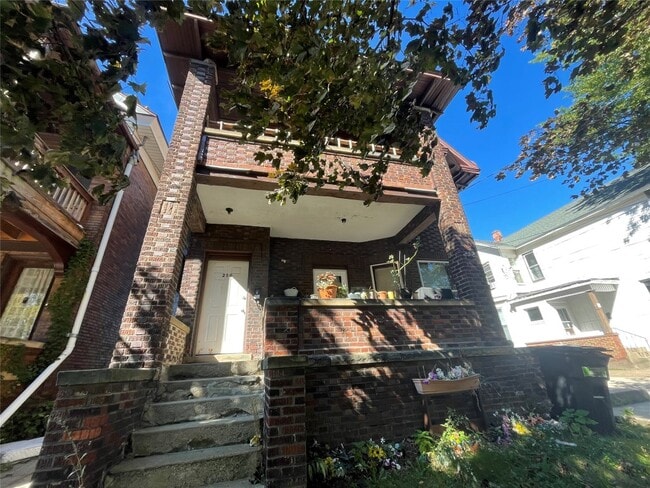 Photo - 250 E 9th St