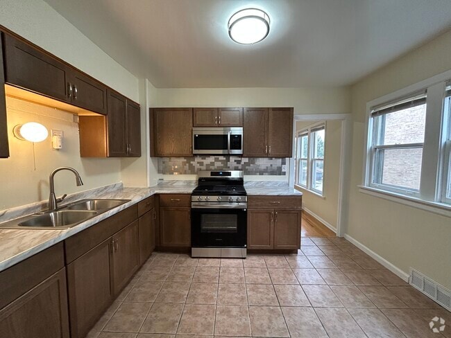 Building Photo - 2820 N New England Ave Rental