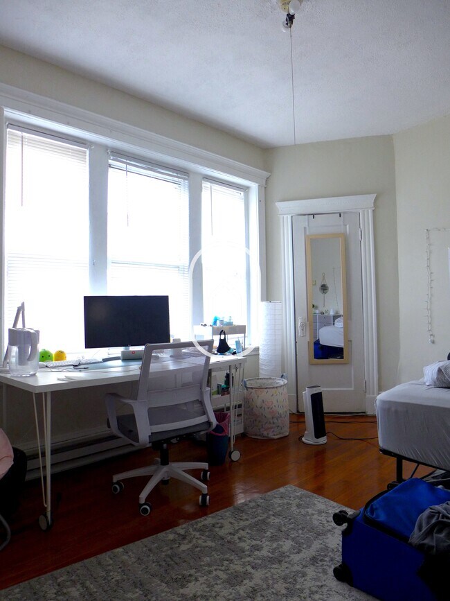 Photo - 386 Riverway