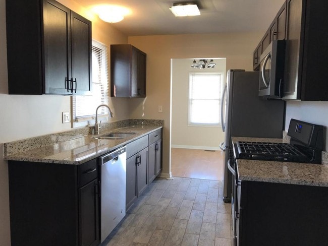 Photo - 2372 Crescent Ln S