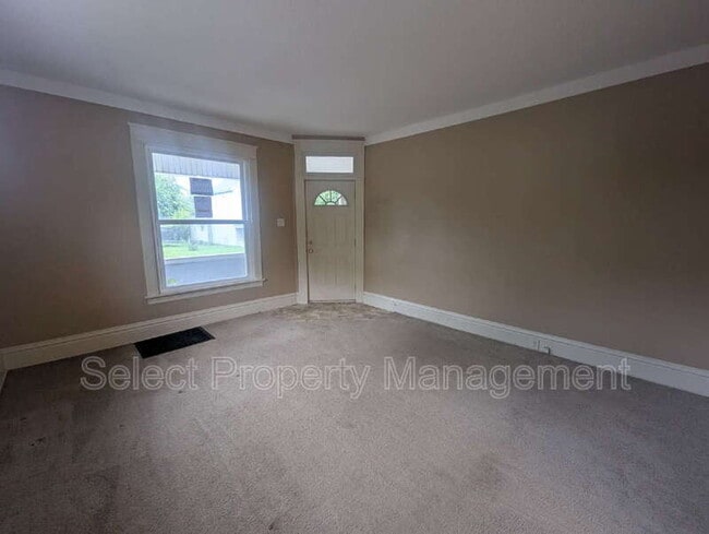 Photo - 347 W Williams St