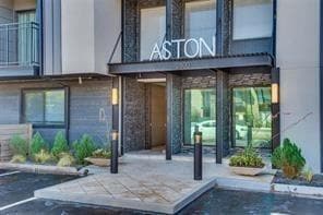 Building Photo - 2800 Douglas Ave Unit 317