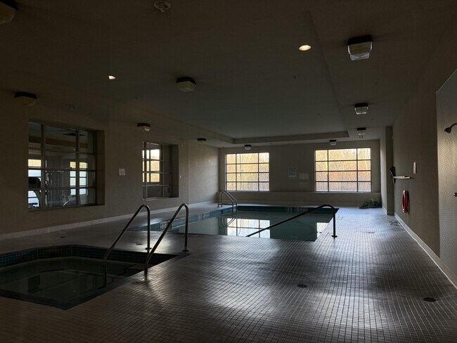 Photo - 14333-14104 104 Ave