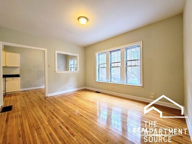 Building Photo - 631 W Barry Ave Unit s1