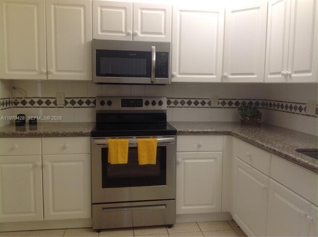 Building Photo - 16246 Laurel Dr Unit 104