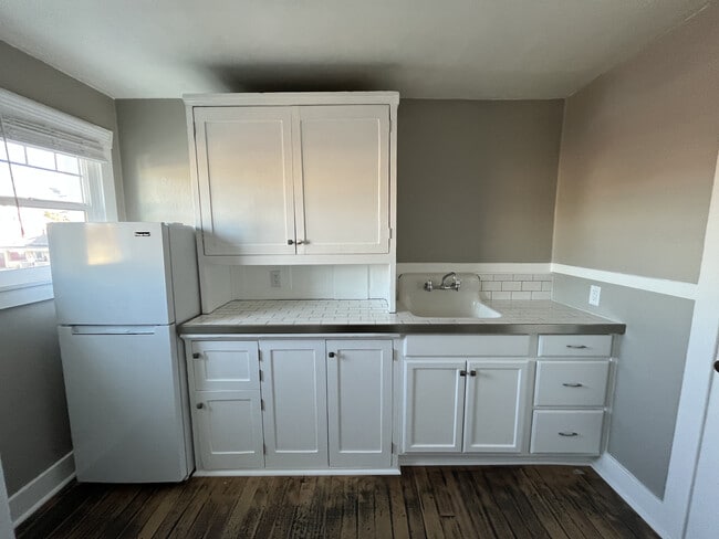 Unit 5 Kitchen - The Fremont