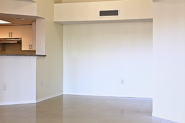 Photo - 5065 Wiles Rd Unit 307