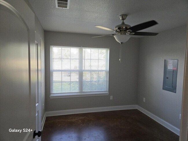 Photo - 3705 S 4th St