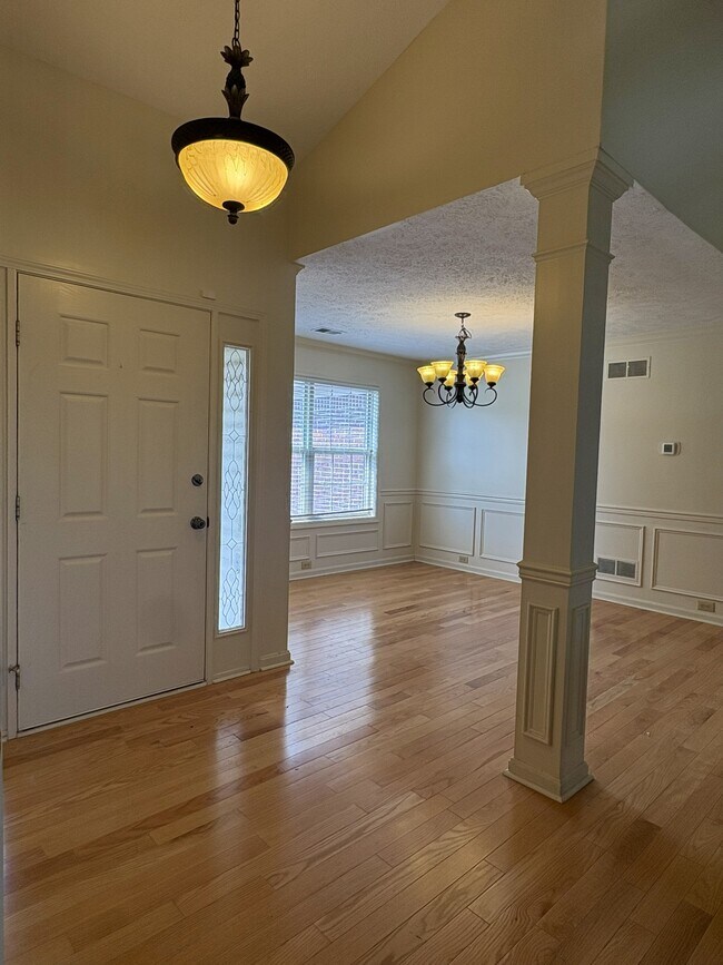Photo - 5715 Waveland Cir
