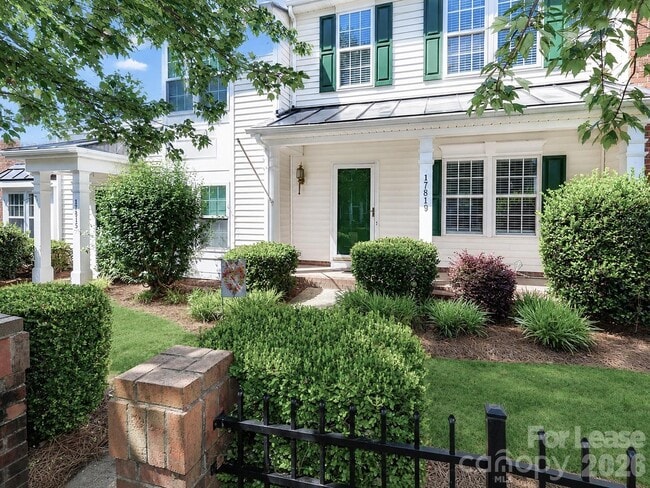 Photo - 17819 Delmas Dr