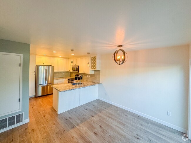 Building Photo - Completely Remodeled 2 Bed, 2.5 Bath End-U... Rental