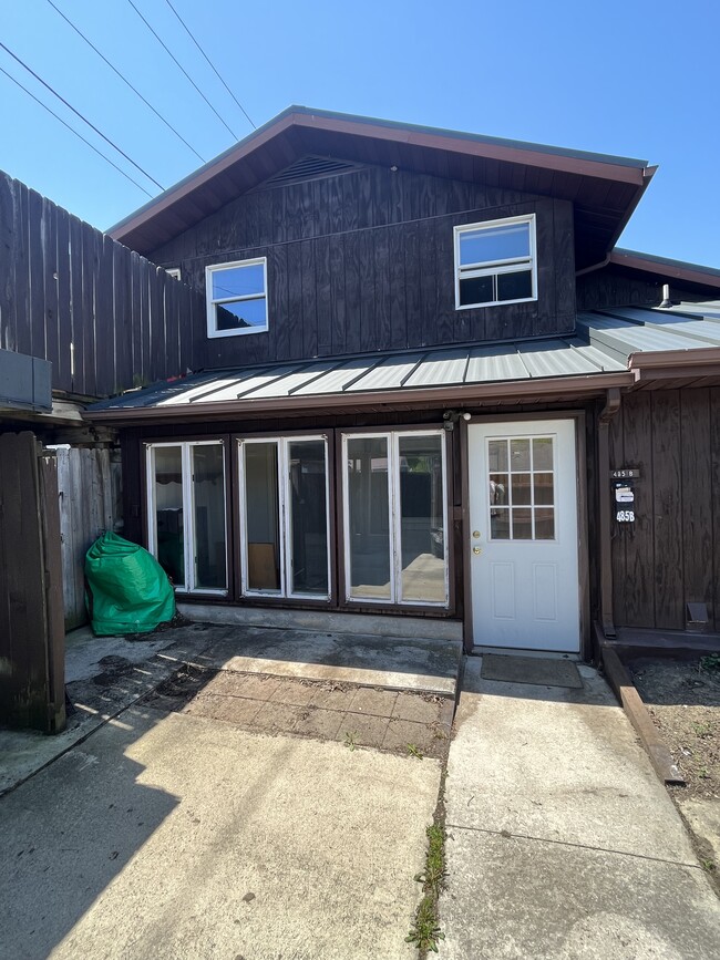 Building Photo - 485 W Perry St Rental