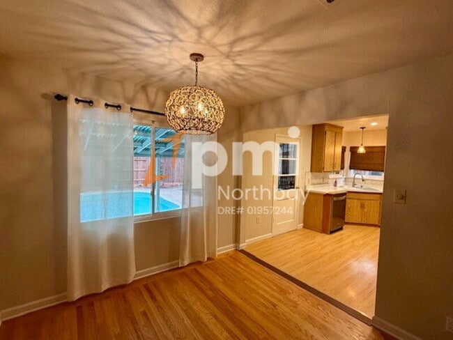 Photo - 389 Acacia St