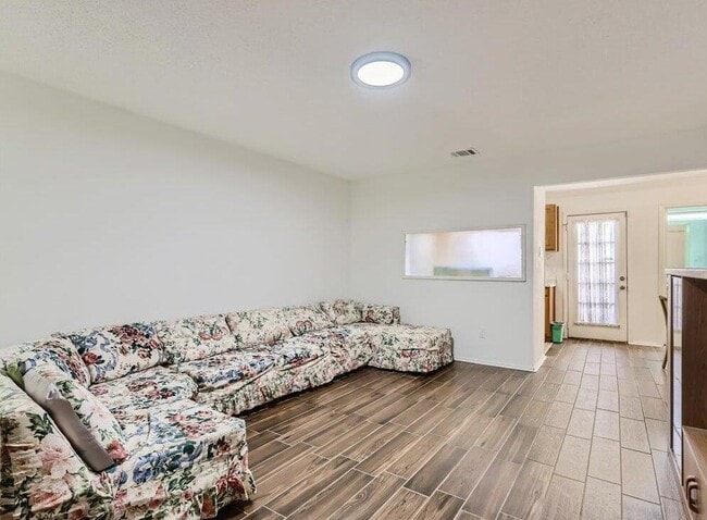 Photo - 8400 Jamestown Dr Unit 512