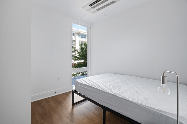 District Co-Living (Furnished Rooms)