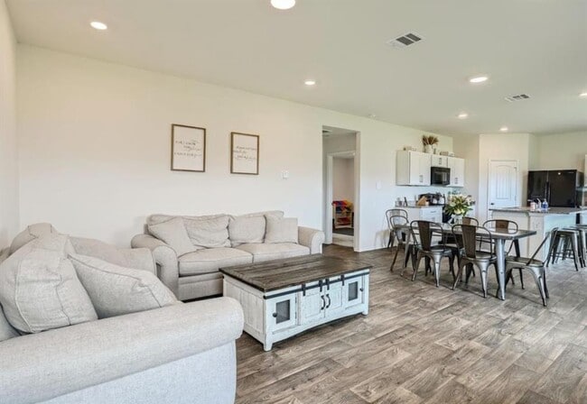 Photo - 259 Levi Lndg