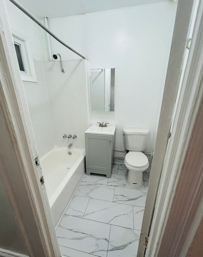Photo - 2029 Ryer Ave Unit 2