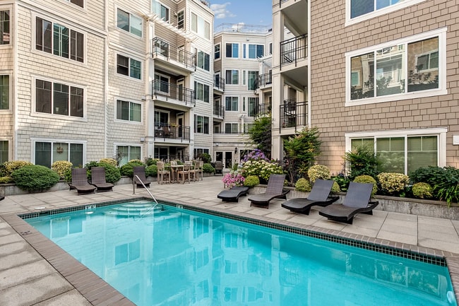 Building Photo - 1525 NW 57th St Unit 3
