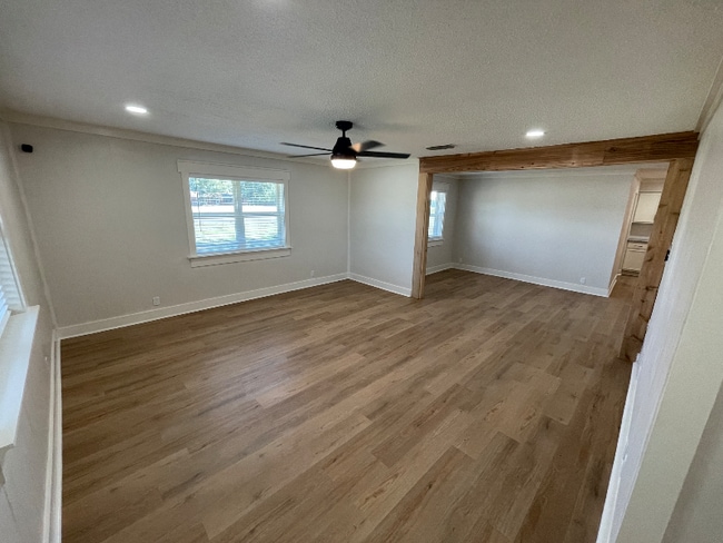 Photo - 604 12th St SE