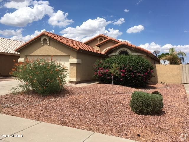 Building Photo - 528 E Cantebria Dr Rental
