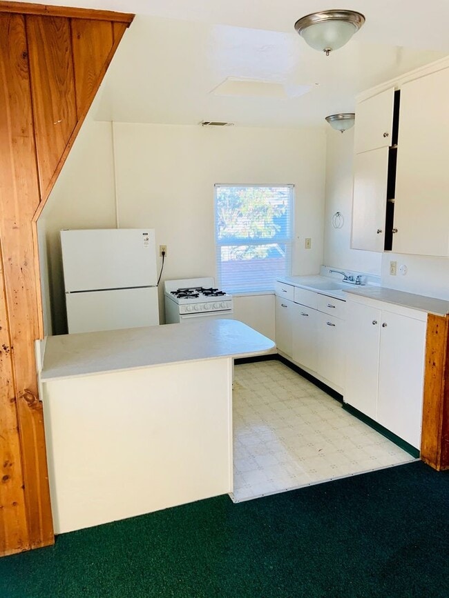 Photo - CHARMING STUDIO ON MISSION BLVD W/ PARKING! MISSION BEACH - $2,095/mo! Unit 805 Jamaica Court