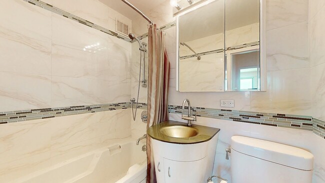 Photo - 2930 W 5th St