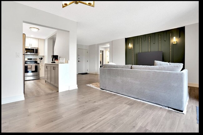 Photo - 10 N Wood Ave Unit 218