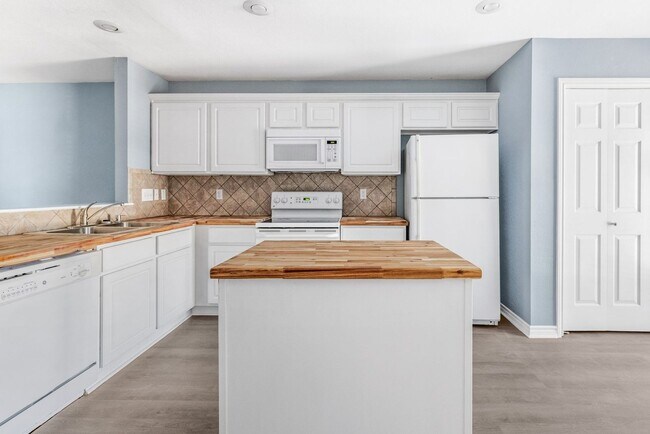 Photo - 805 N Main St Unit 101