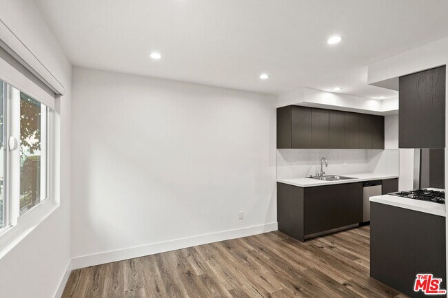 Photo - 1624 Federal Ave Unit 11