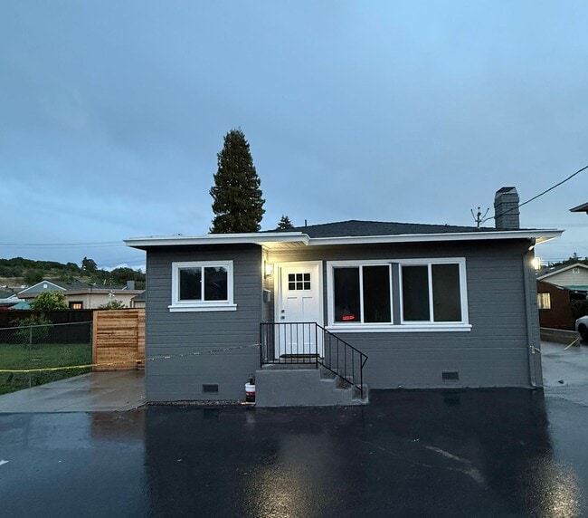 Building Photo - Completely Remodeled Single Family House! Unit 21472 Ocean View Dr.