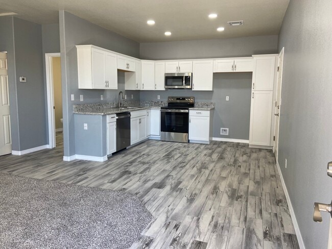 Building Photo - 2699 Cll De Mercado