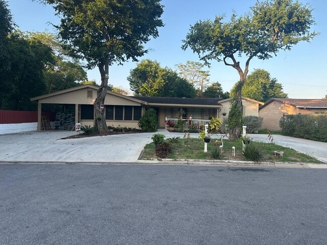 Photo - 105 Parkwood Pl