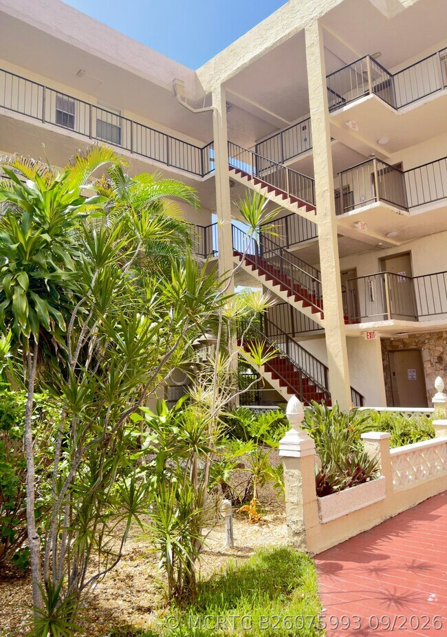 Photo - 2801 Somerset Dr Unit 201
