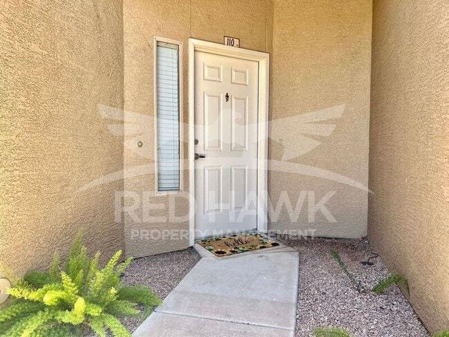 Photo - 1335 E June St