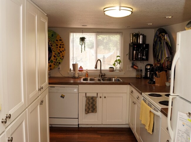 Photo - 7 5th Ave Unit #4