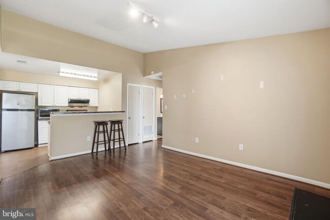 Photo - 8633 Beekman Pl Unit 33D