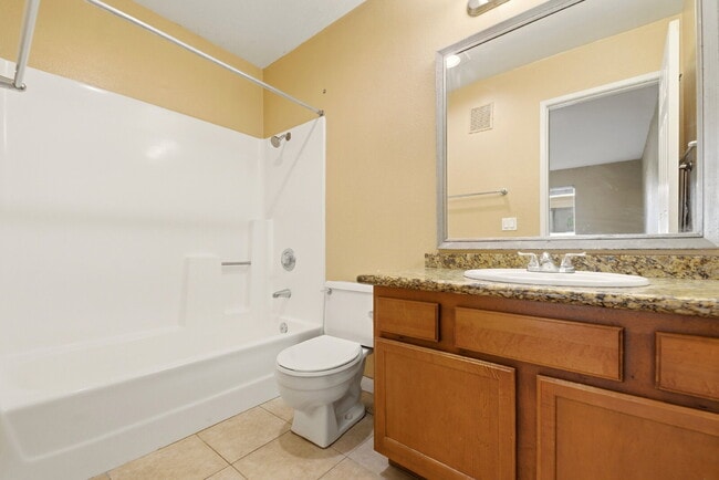 Photo - "Charming 2-Bedroom, 2-Bathroom Oasis in E... Apartamento Unidad 1411
