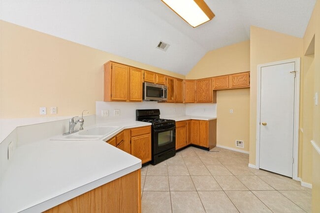 Photo - 1503 Telkwa Dr