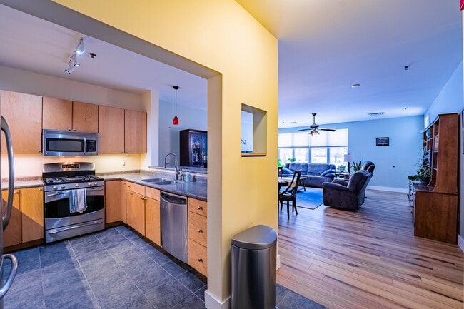 Building Photo - 410 Farrell St Unit 116