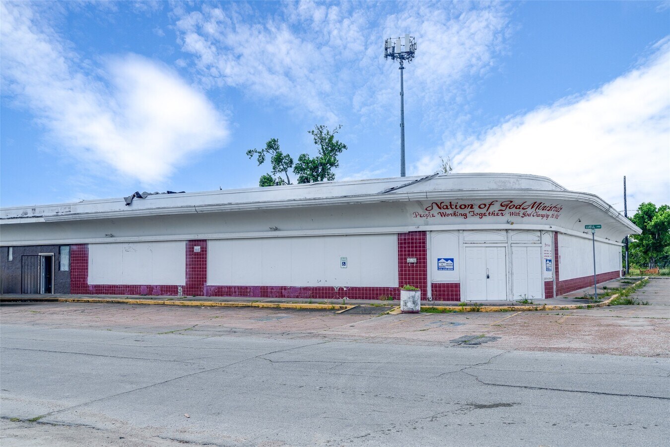 Photo - 2900 Luell St