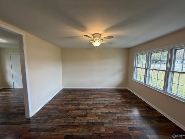 Photo - 814 Frost St SW