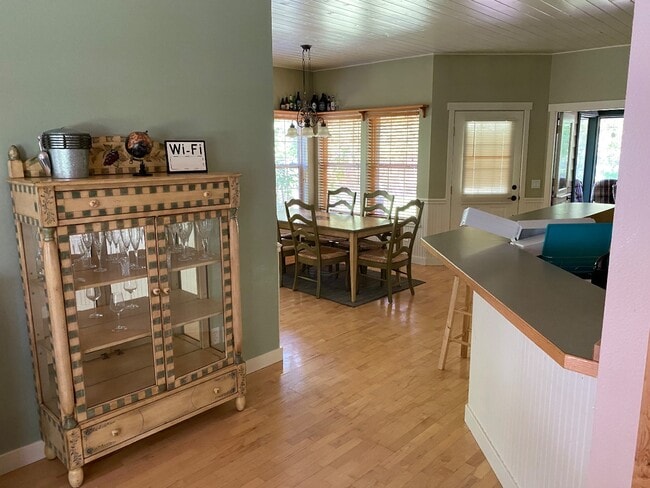 Photo - 1885 Lacy Ln