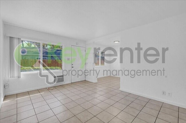 Photo - 691 El Camino Ave