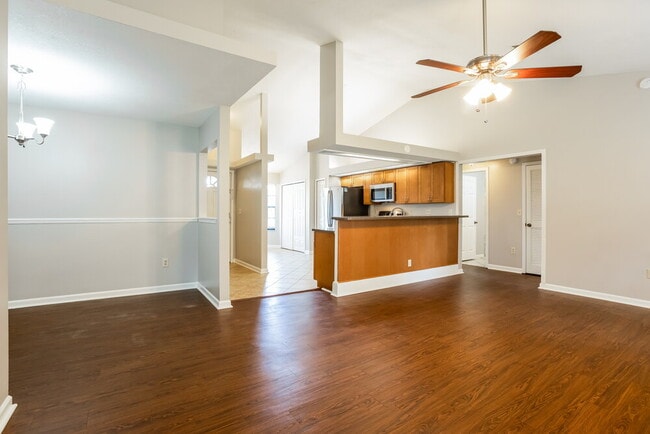 Photo - 641 Charles Pinckney St Casa