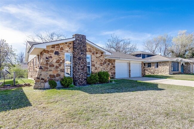 Photo - 645 Lloyd Ave