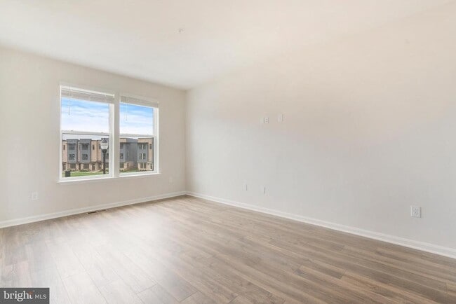 Photo - 572 Union St