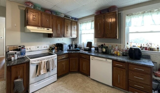 Building Photo - 14 Dow St Unit 2