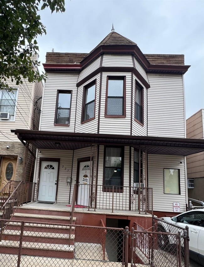 Building Photo - 227 48th St Unit 2 Rental
