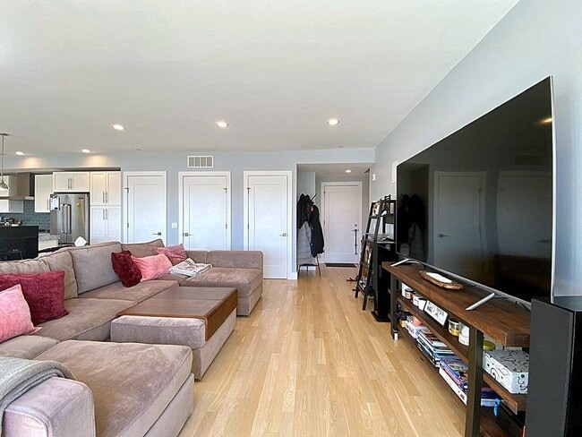 Photo - 150 W Broadway Unit PH4