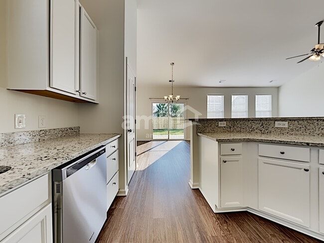 Photo - 128 Satur Dr